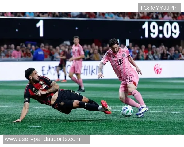 狼队U21再添一分恩索冈萨雷斯角球后点头球破门将比分扩大至三比一